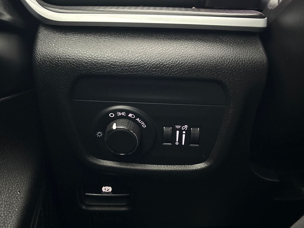 2025 Jeep Grand Cherokee Laredo 4x2