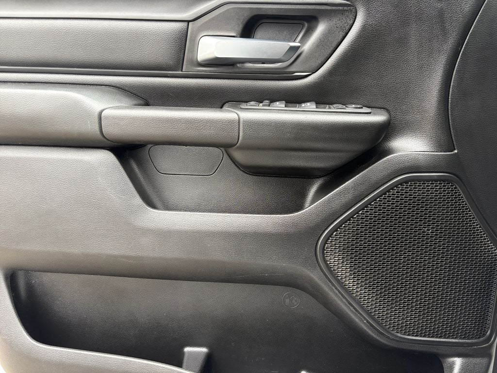 2022 RAM 1500 Tradesman Crew Cab 4x4 5'7' Box