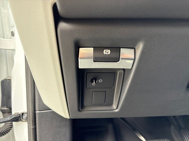 2024 Land Rover Defender 110 SE