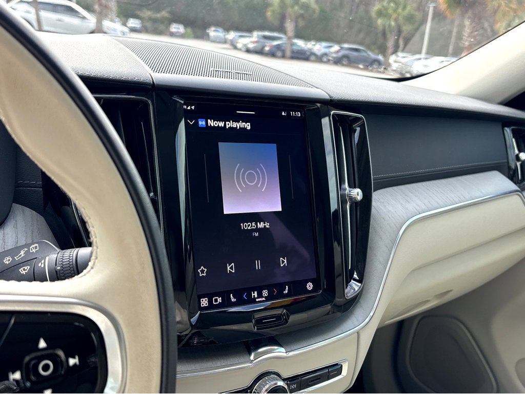 2023 Volvo XC60 Ultimate Bright Theme