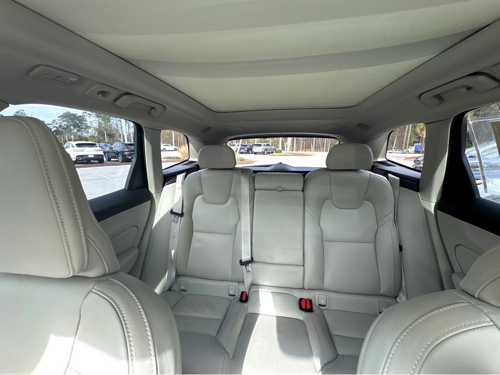 2023 Volvo XC60 Ultimate Bright Theme