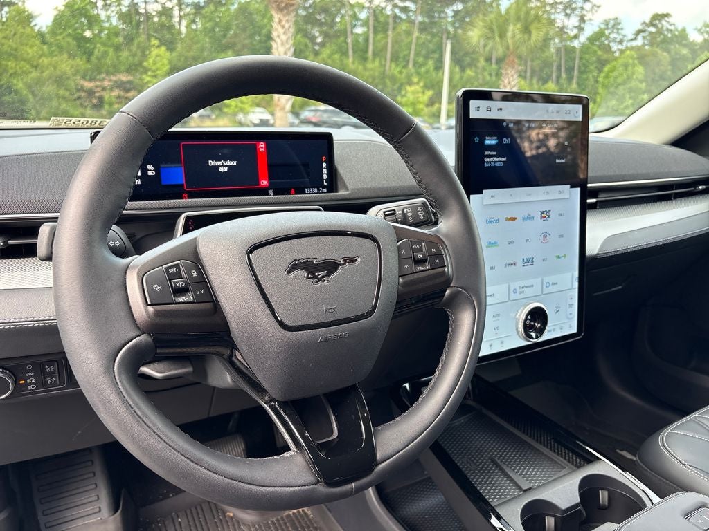 2022 Ford Mustang Mach-E Select