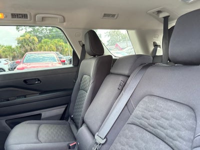 2024 Nissan Pathfinder SV