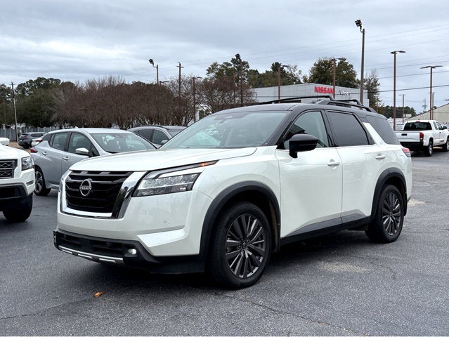2023 Nissan Pathfinder SL