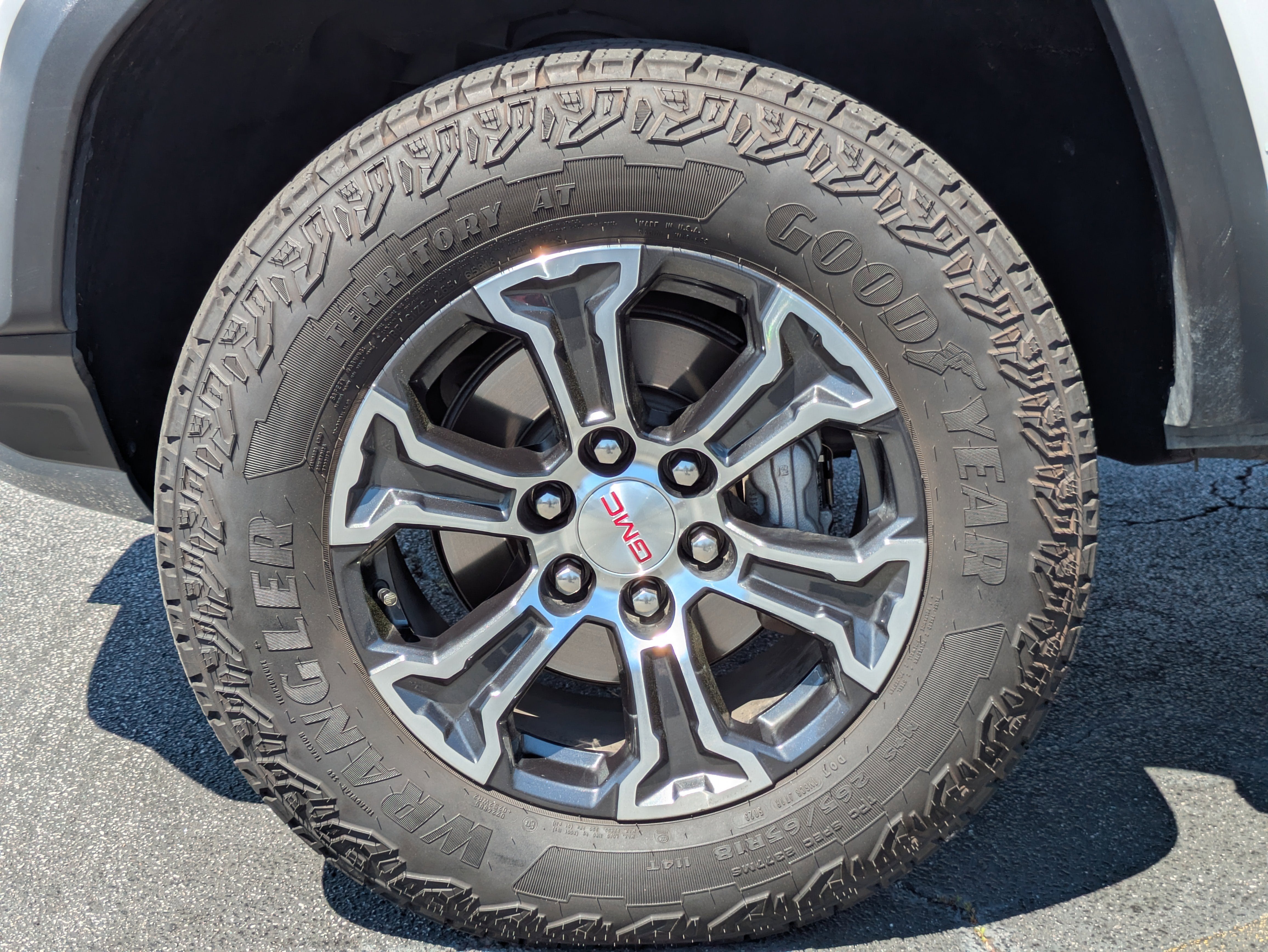 2024 GMC Canyon 4WD AT4