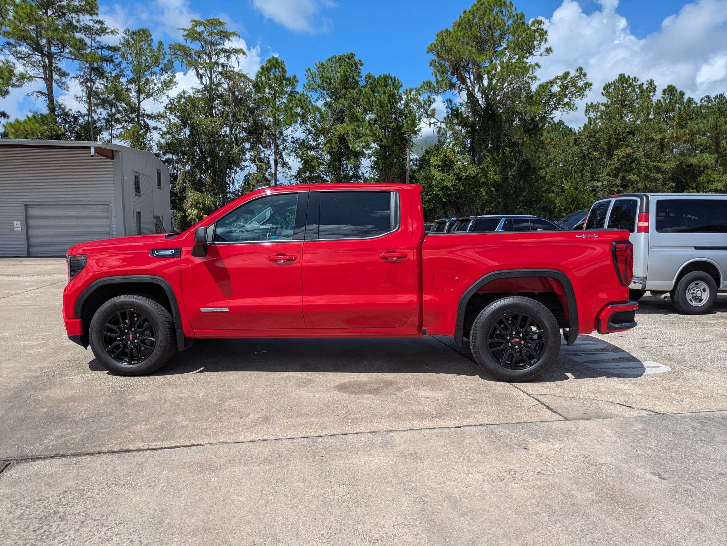 2025 GMC Sierra 1500 Elevation
