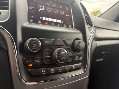 2019 Jeep Grand Cherokee Laredo E 4x2