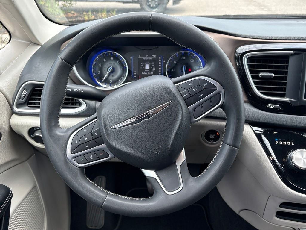 2023 Chrysler Voyager LX