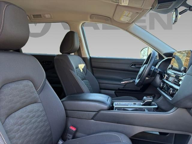 2025 Nissan Pathfinder SV FWD