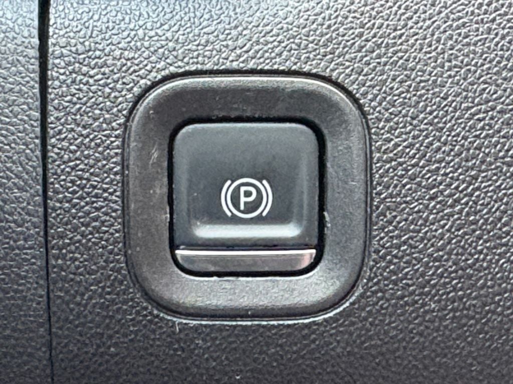 2025 Chevrolet Silverado Custom