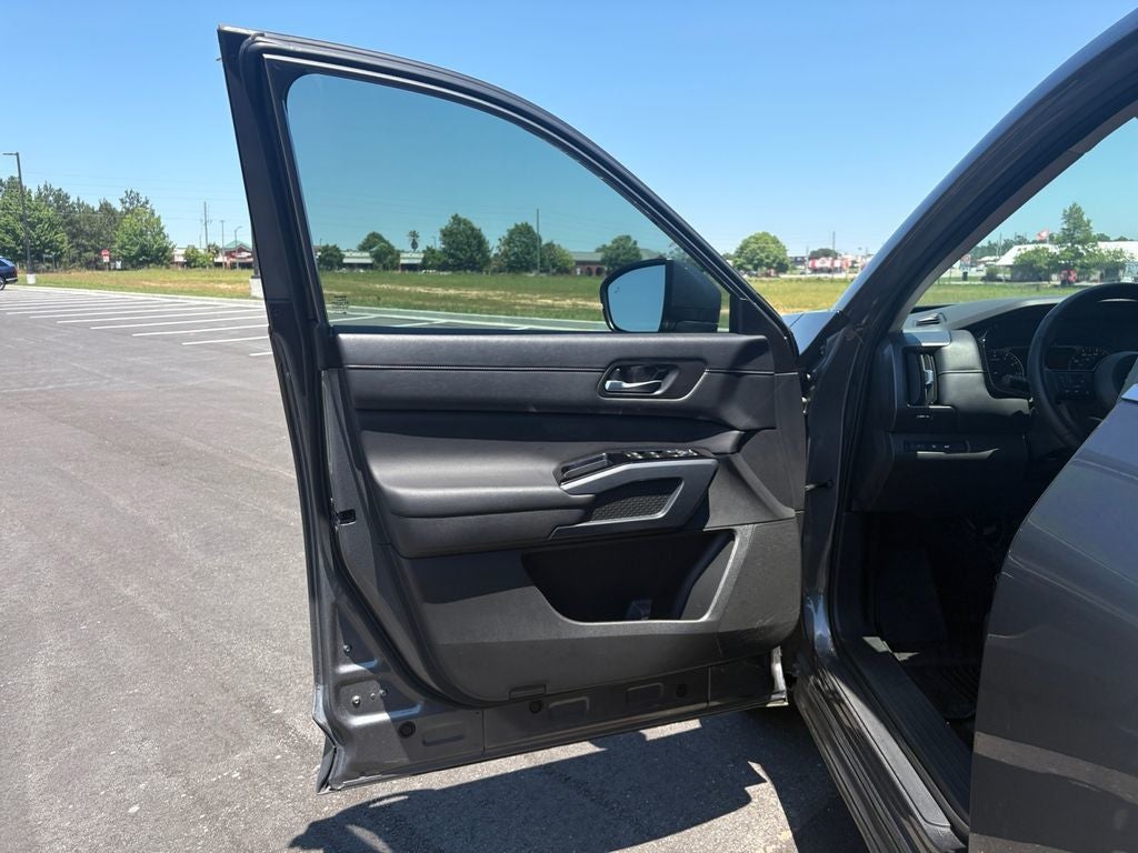 2024 Nissan Pathfinder SL
