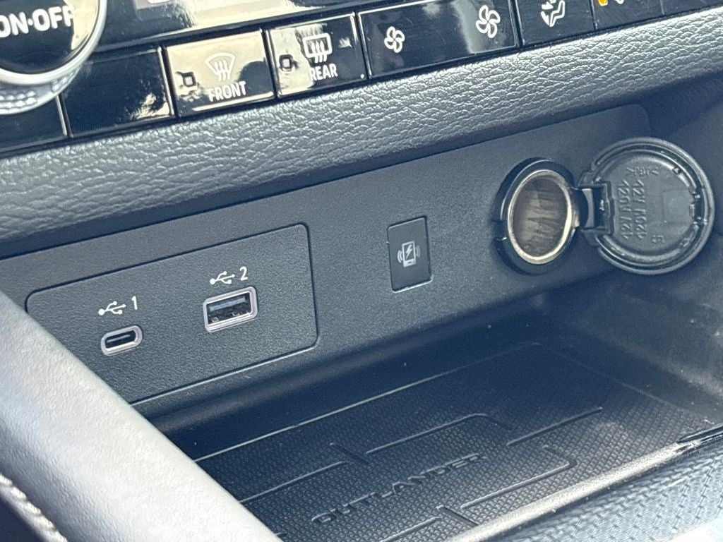 2024 Mitsubishi Outlander SE