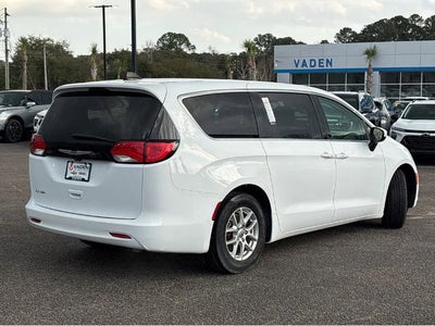 2023 Chrysler Voyager LX