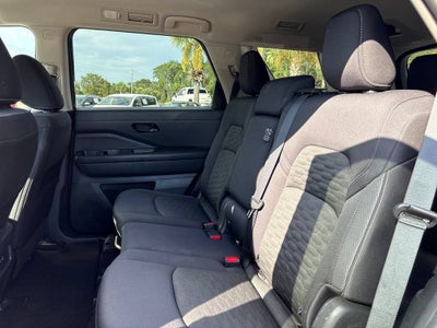 2024 Nissan Pathfinder Base