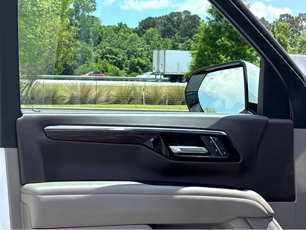 2025 Chevrolet Suburban LT