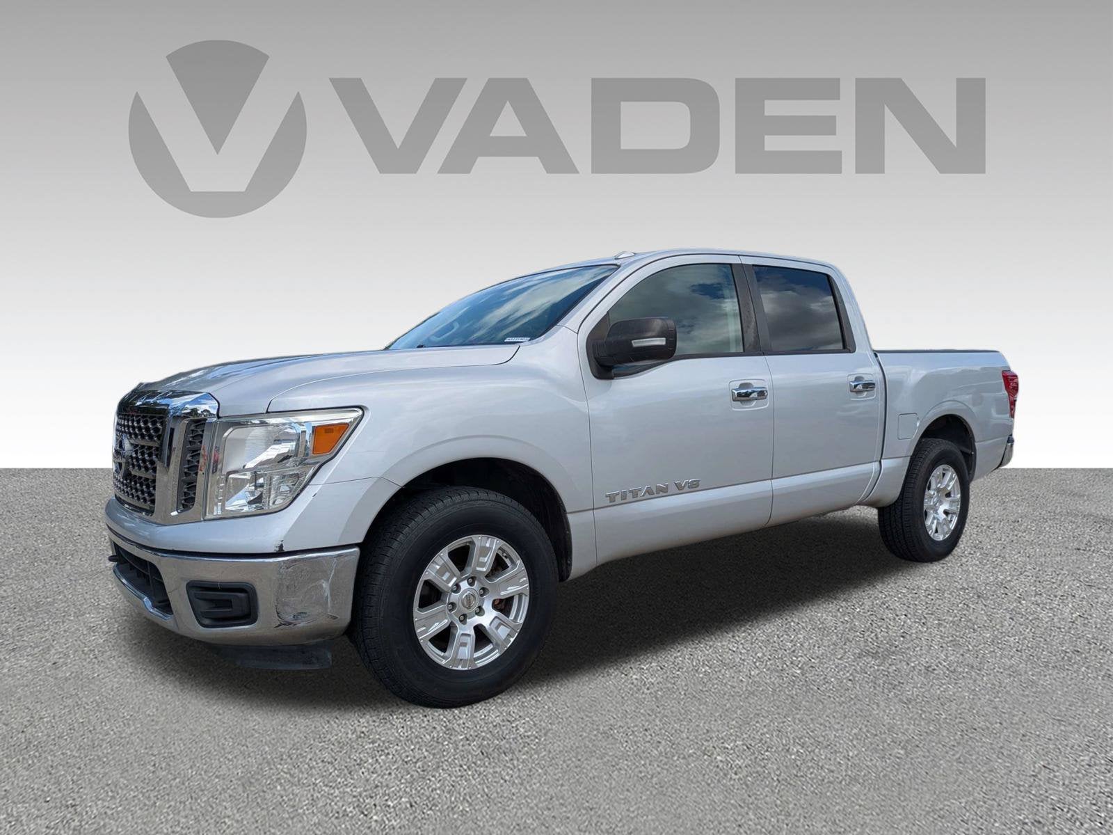 2018 Nissan TITAN SV
