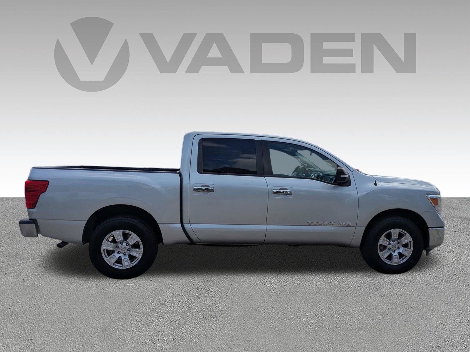 2018 Nissan TITAN SV