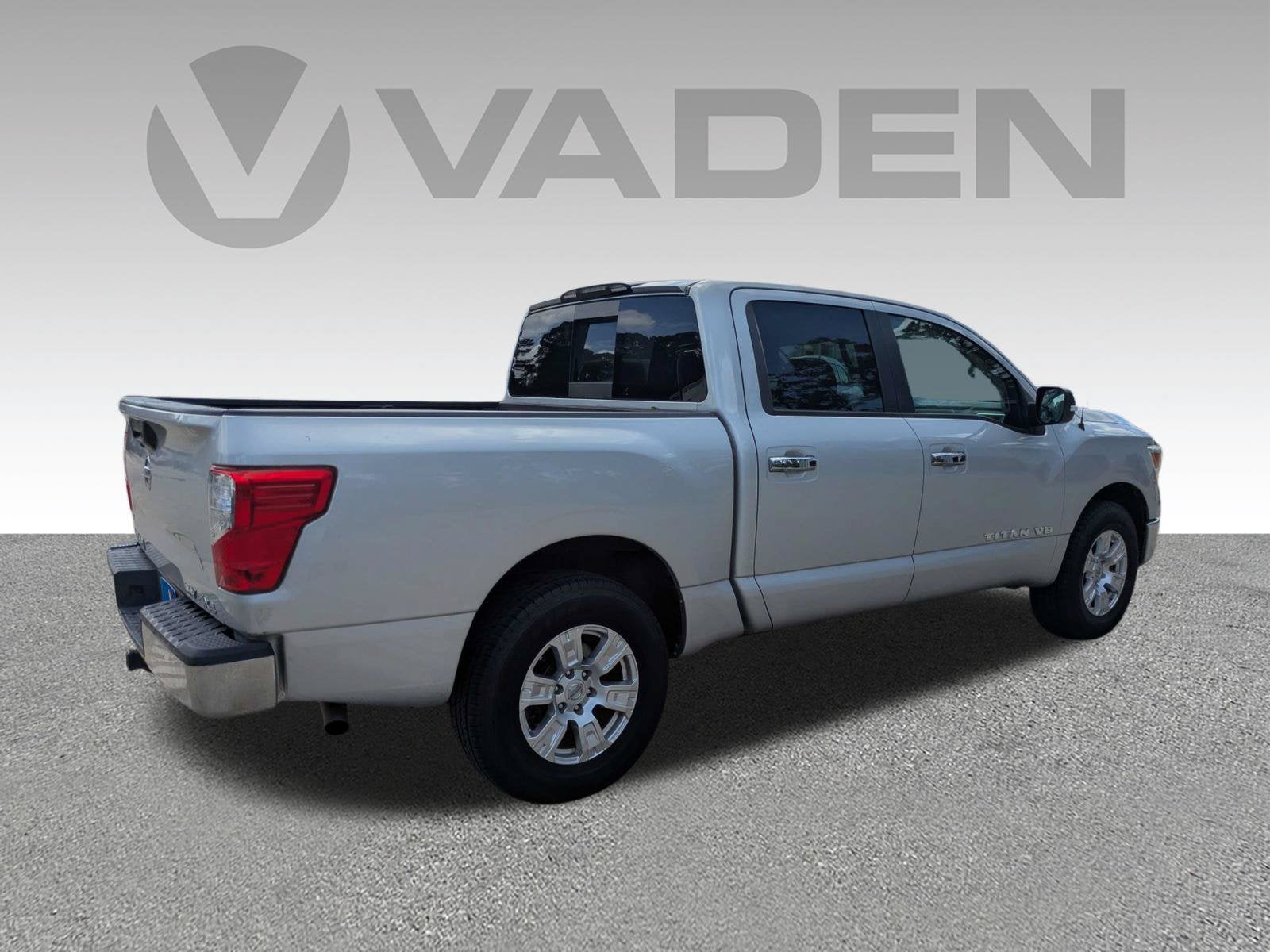 2018 Nissan TITAN SV