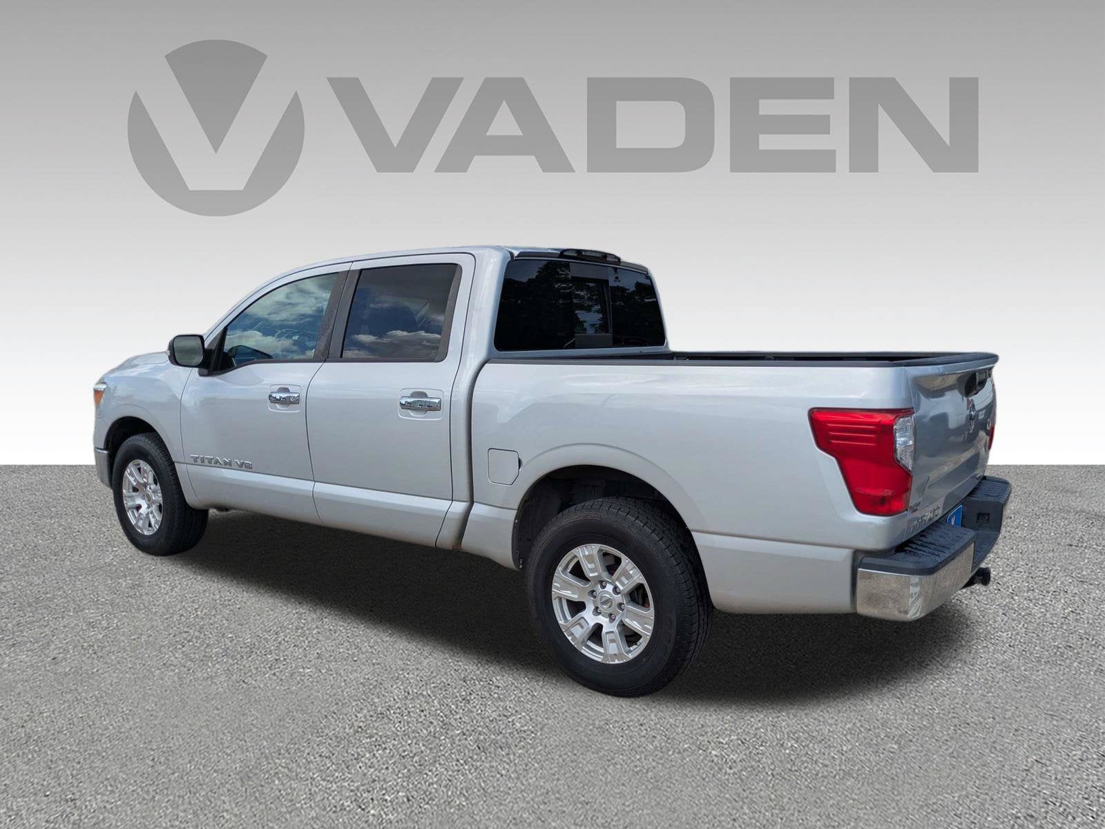 2018 Nissan TITAN SV