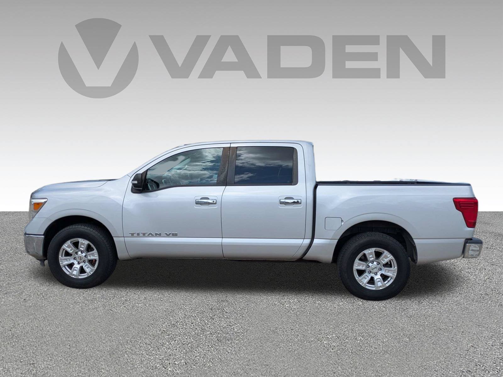 2018 Nissan TITAN SV