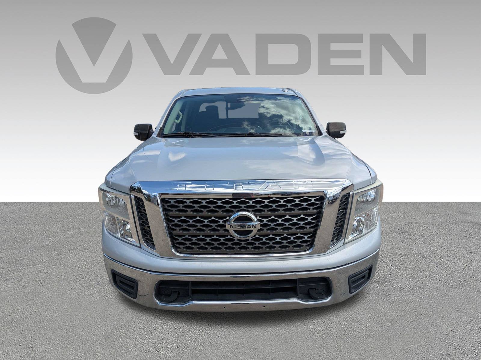 2018 Nissan TITAN SV