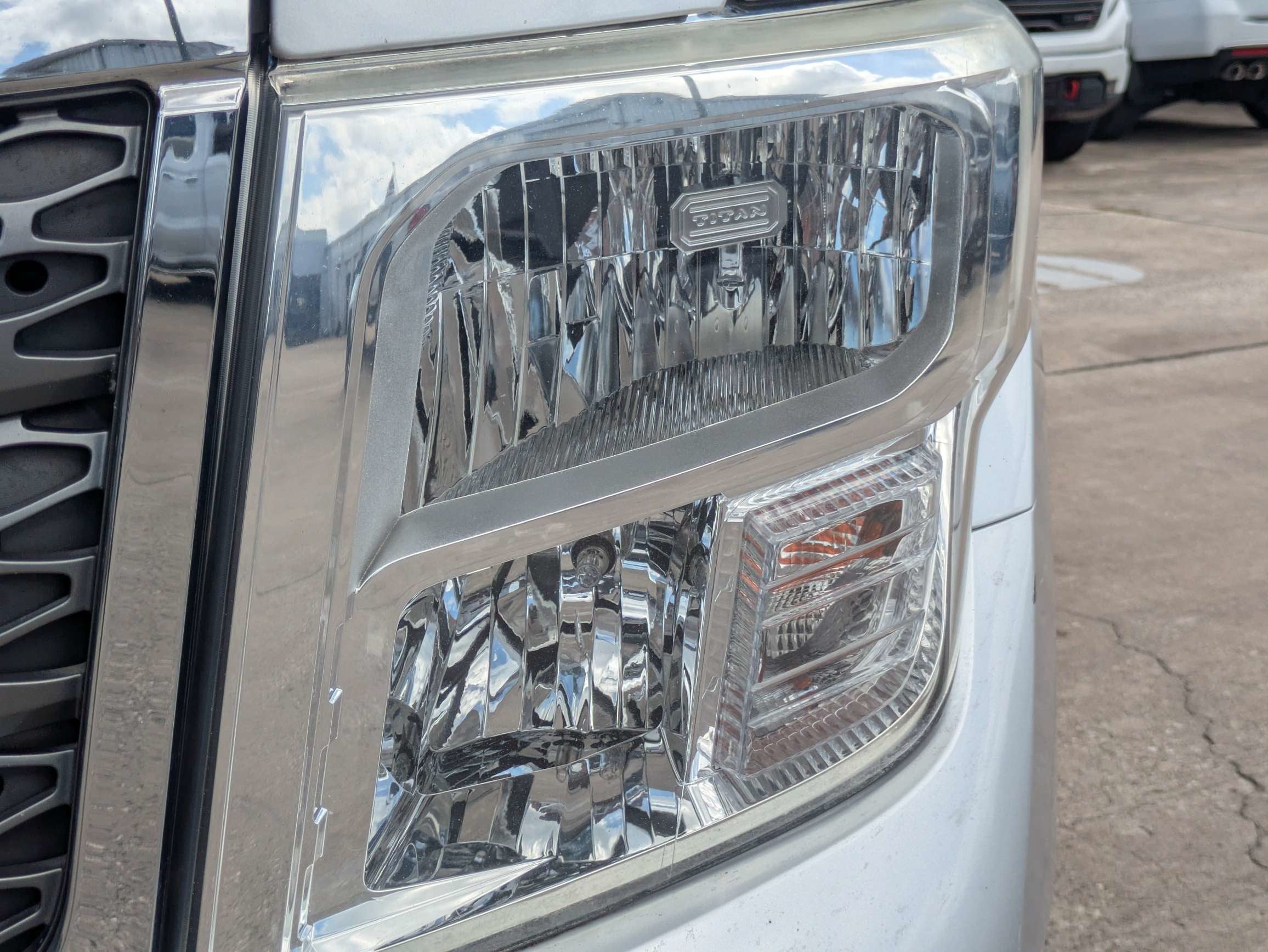 2018 Nissan TITAN SV