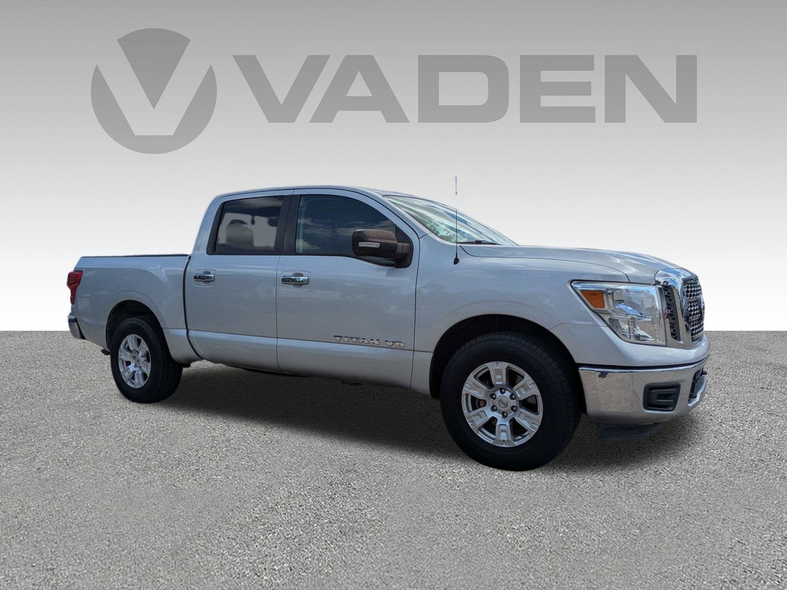 2018 Nissan TITAN SV