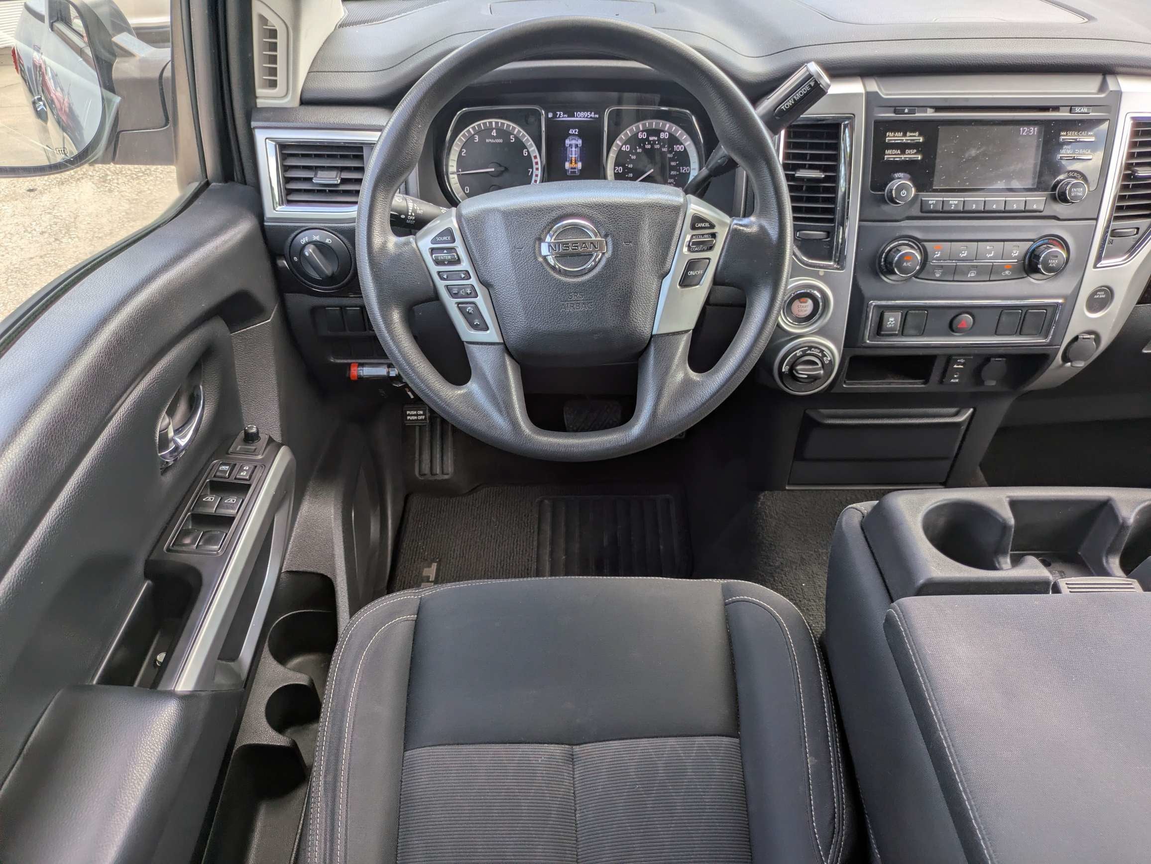 2018 Nissan TITAN SV