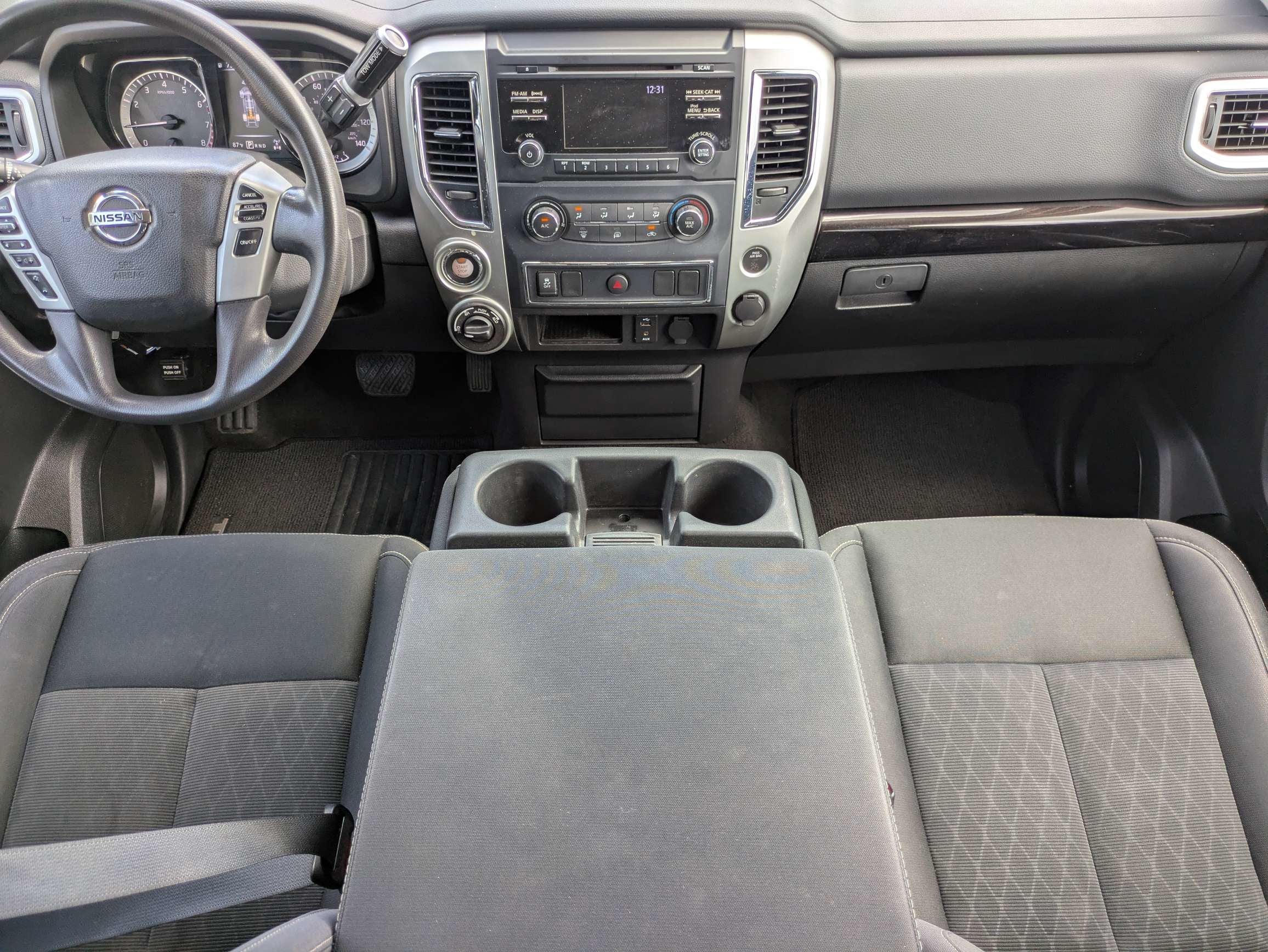 2018 Nissan TITAN SV