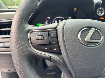 2024 Lexus ES 300h F SPORT Handling
