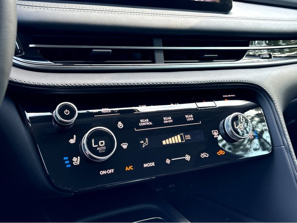 2025 INFINITI QX60 LUXE