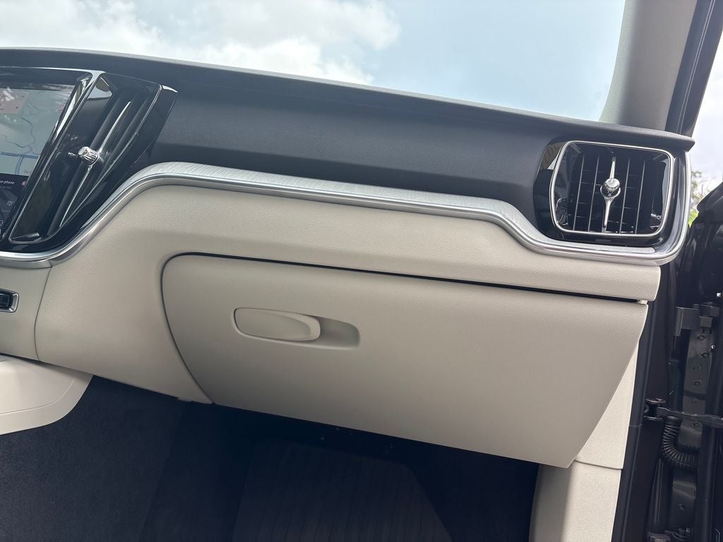 2024 Volvo S60 B5 Plus Dark Theme