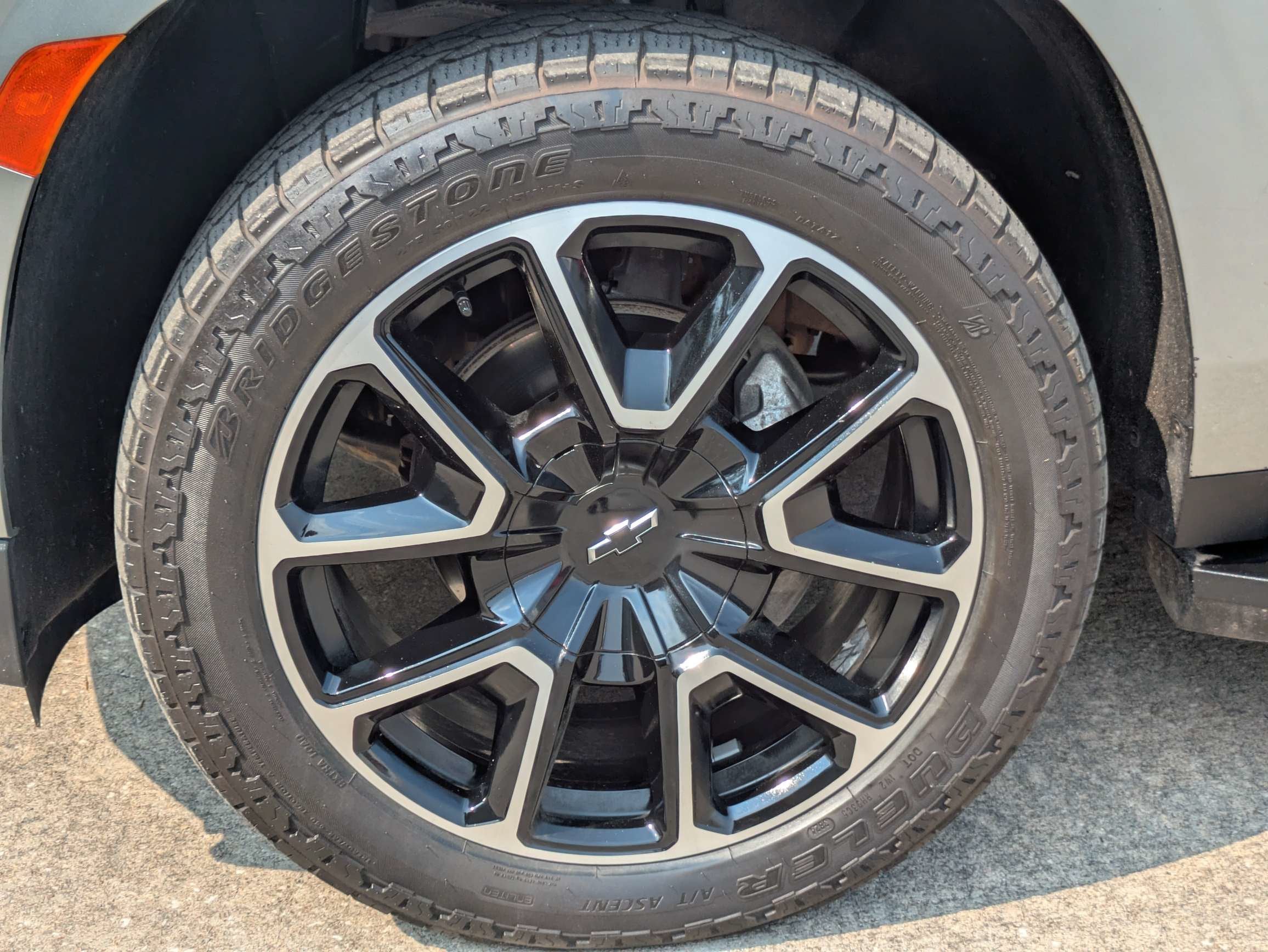 2023 Chevrolet Suburban RST