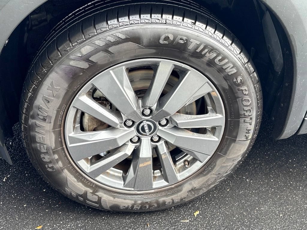 2024 Nissan Pathfinder SV