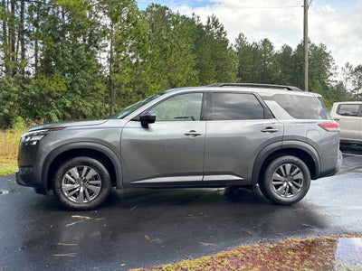 2024 Nissan Pathfinder SV