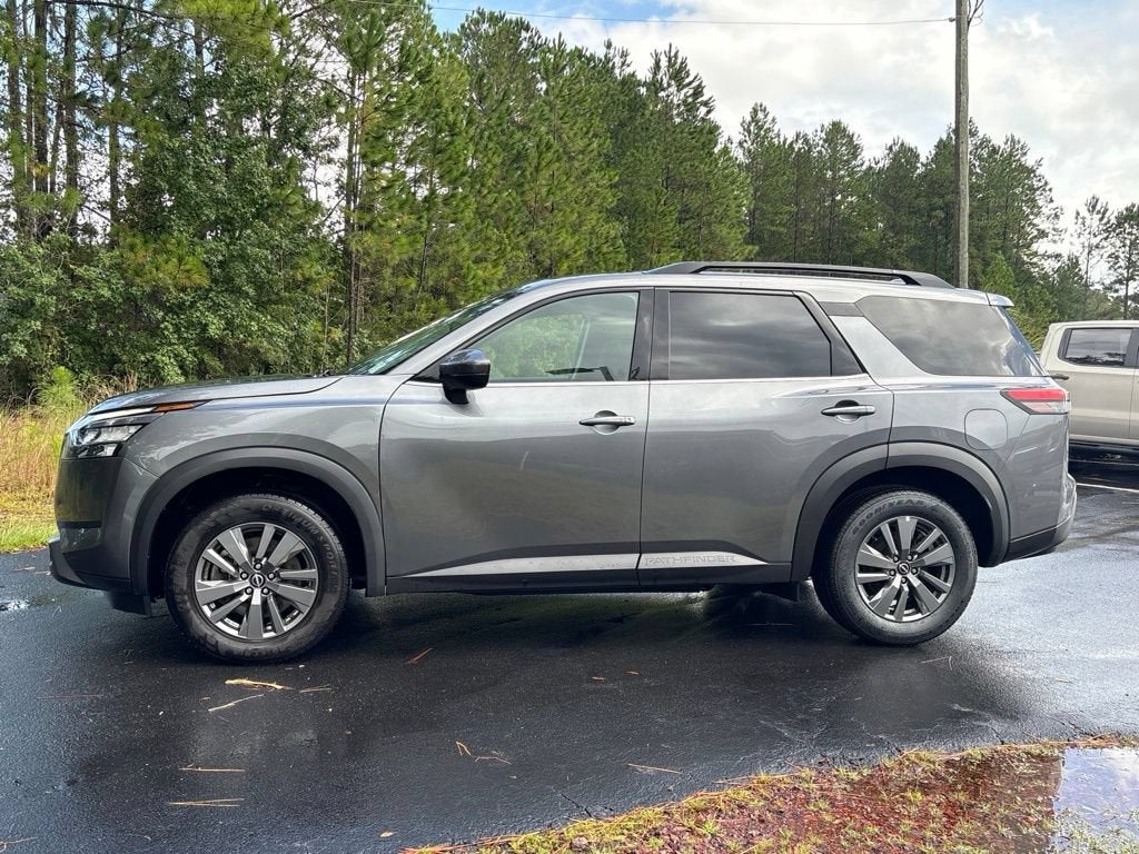 2024 Nissan Pathfinder SV